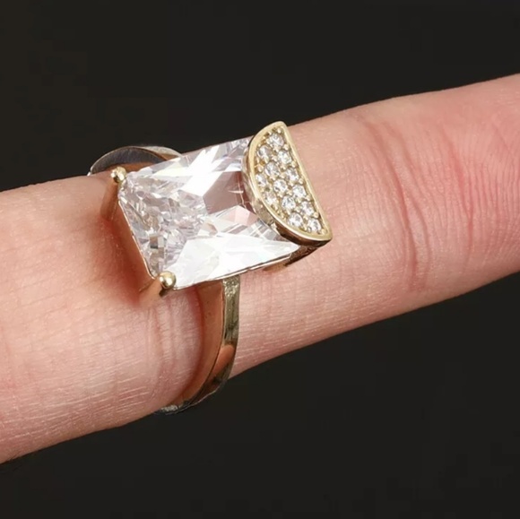 Avelon's Designs Jewelry - 9k white sapphire emerald cut ring sz8.5